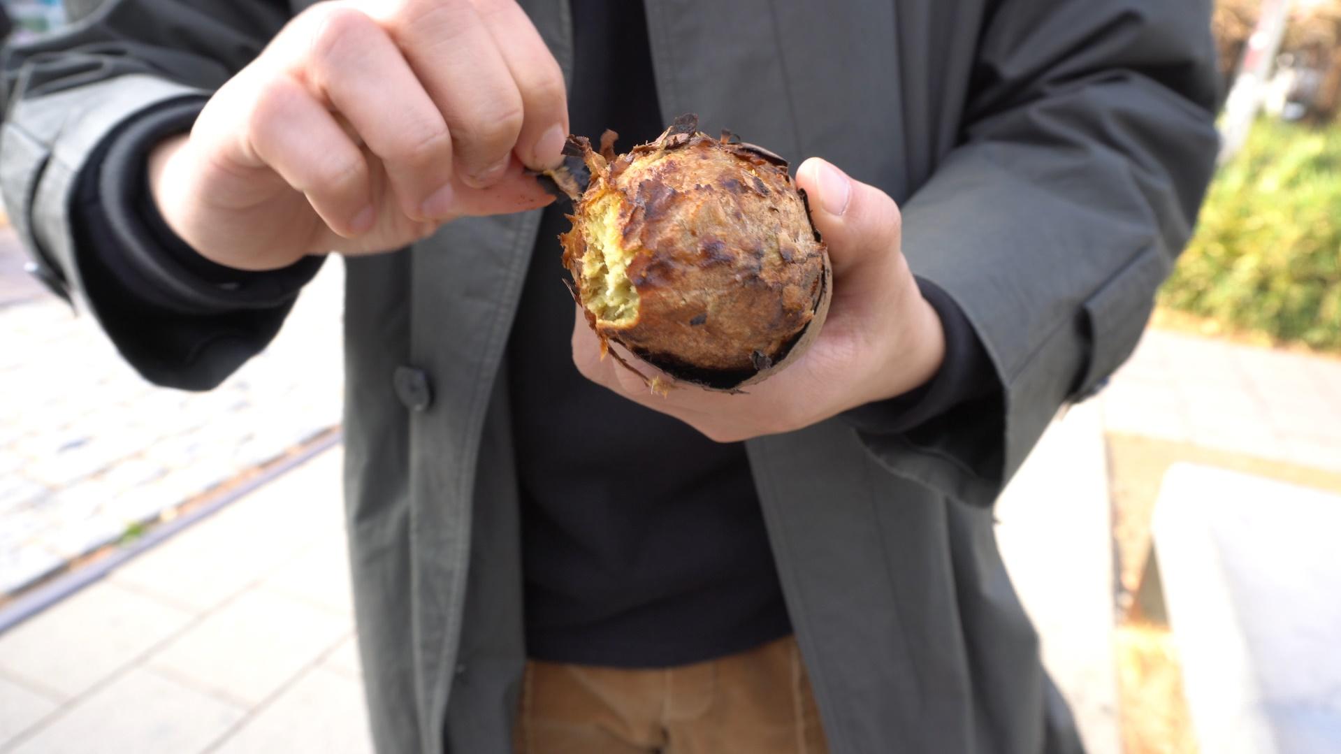 korea, hongdae, seoul, street food, korean food, travel, hongdae things to do, bungeoppang, fish-shaped pastry, fish cake, red bean bun, hoppang, korean bun, pizza, must eat, must try